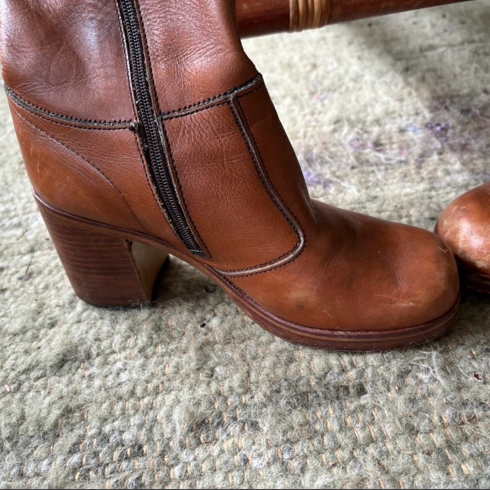 Vintage leather knee height brown boots - Picture 4 of 6